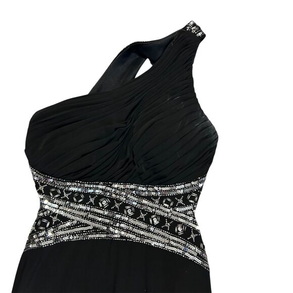 Betsy & Adam Black One Shoulder Long Formal Gown with Silver Bead Detail Size 6 - Picture 4 of 15